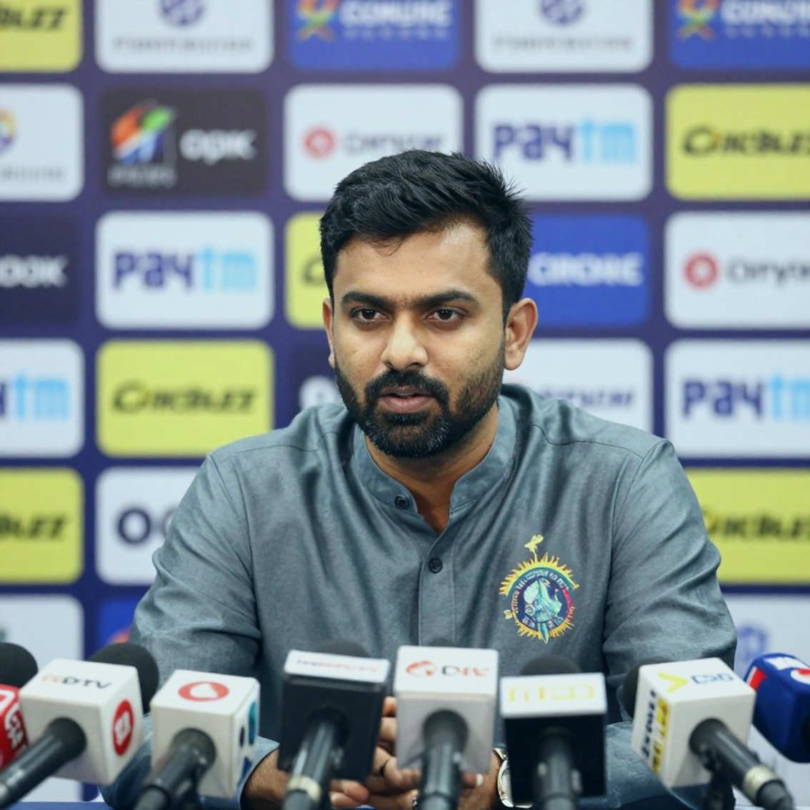 ট্রান্সফার উইন্ডো: শার্ট থেকে মুছে যাওয়া ব্লকচেইন লোগো, আর স্কোয়াডের আসল দাম